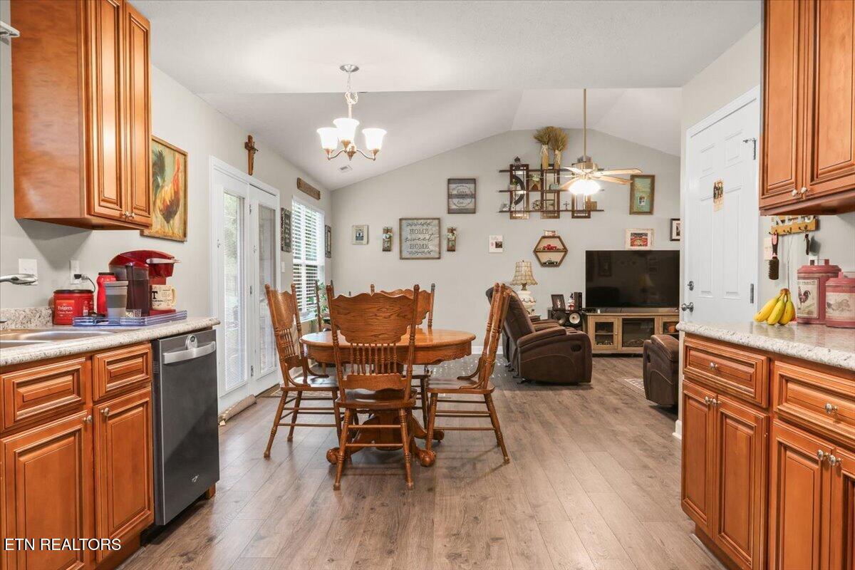 2109 Bluebonnet Drive Mascot TN 37806