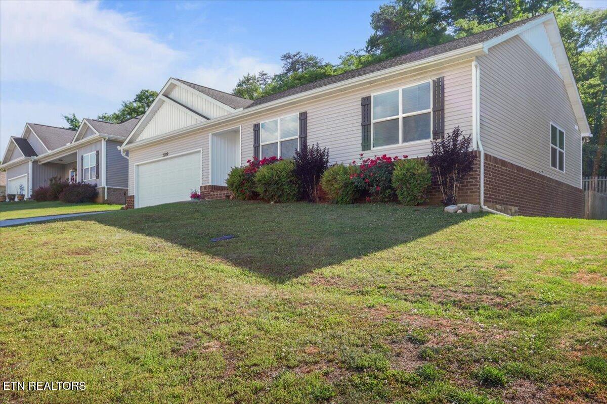 2109 Bluebonnet Drive Mascot TN 37806
