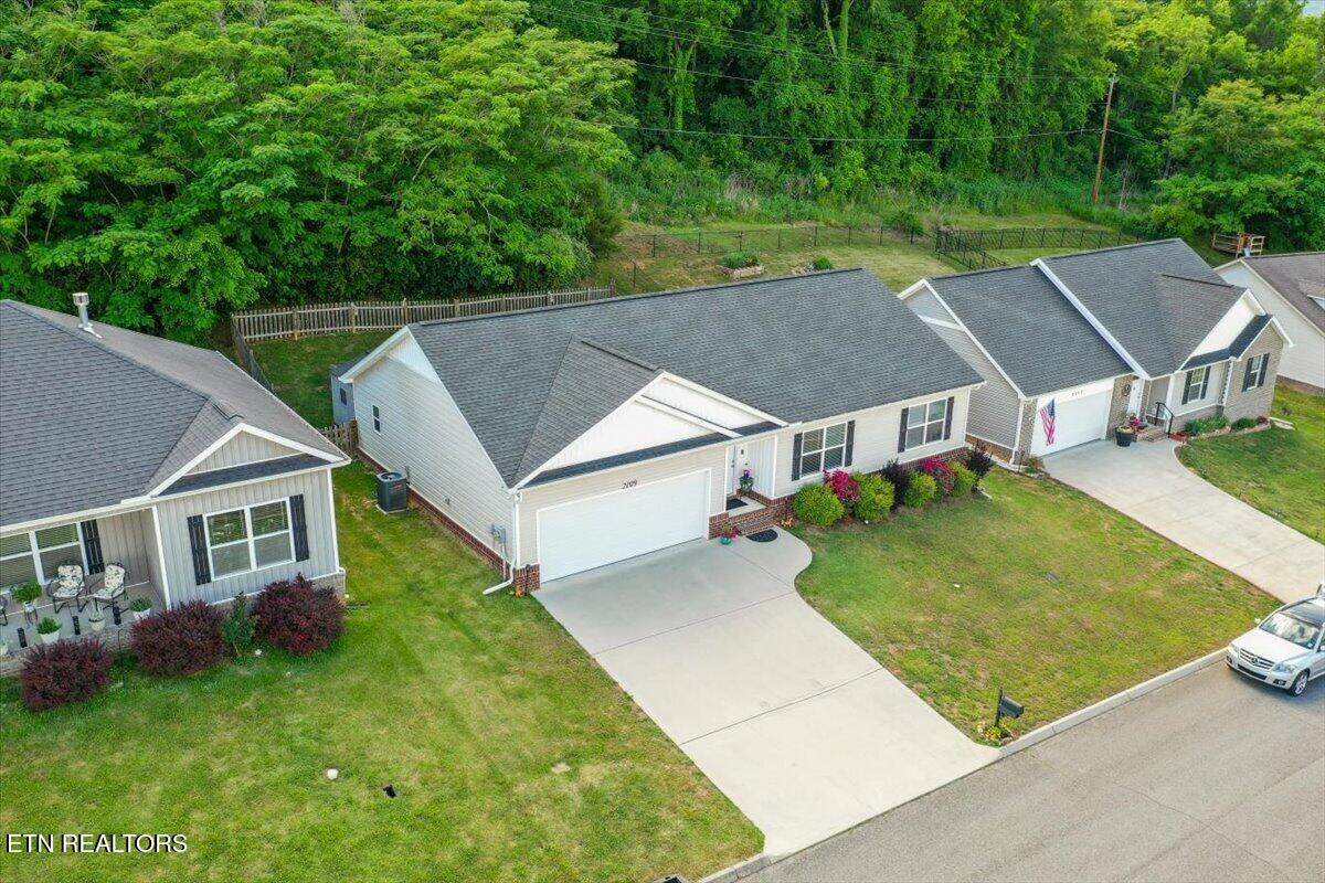 2109 Bluebonnet Drive Mascot TN 37806