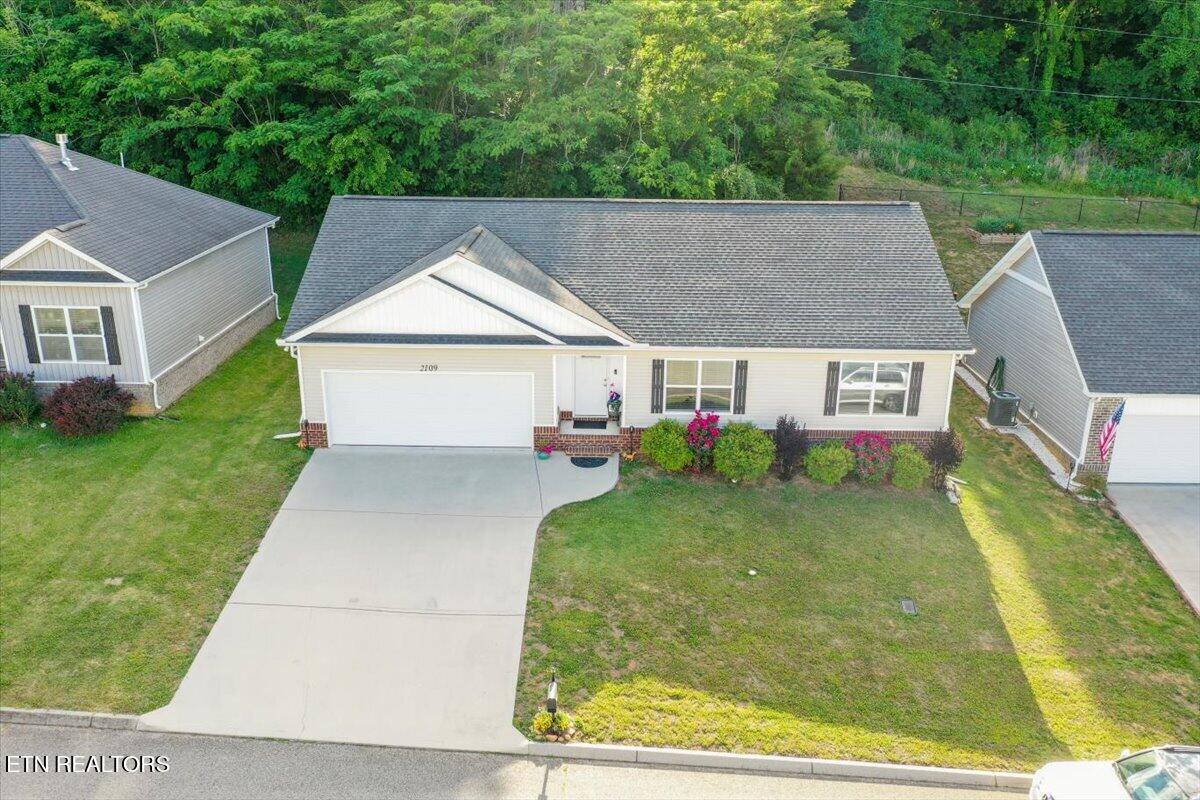 2109 Bluebonnet Drive Mascot TN 37806
