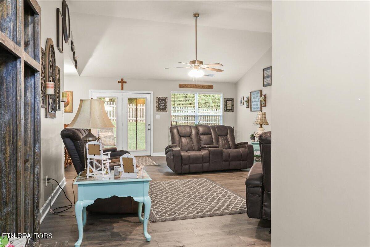2109 Bluebonnet Drive Mascot TN 37806
