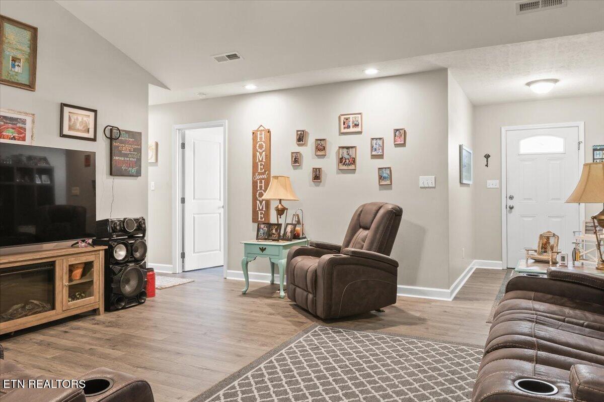 2109 Bluebonnet Drive Mascot TN 37806