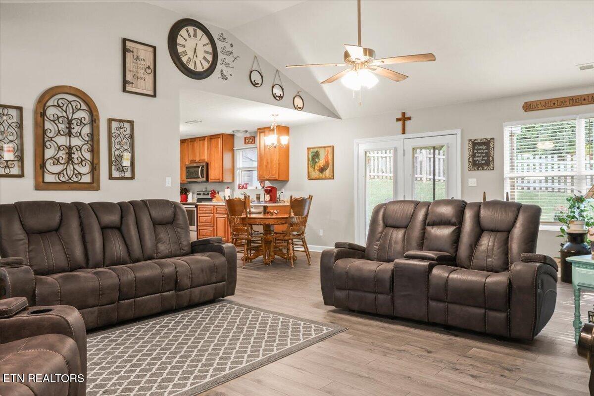 2109 Bluebonnet Drive Mascot TN 37806