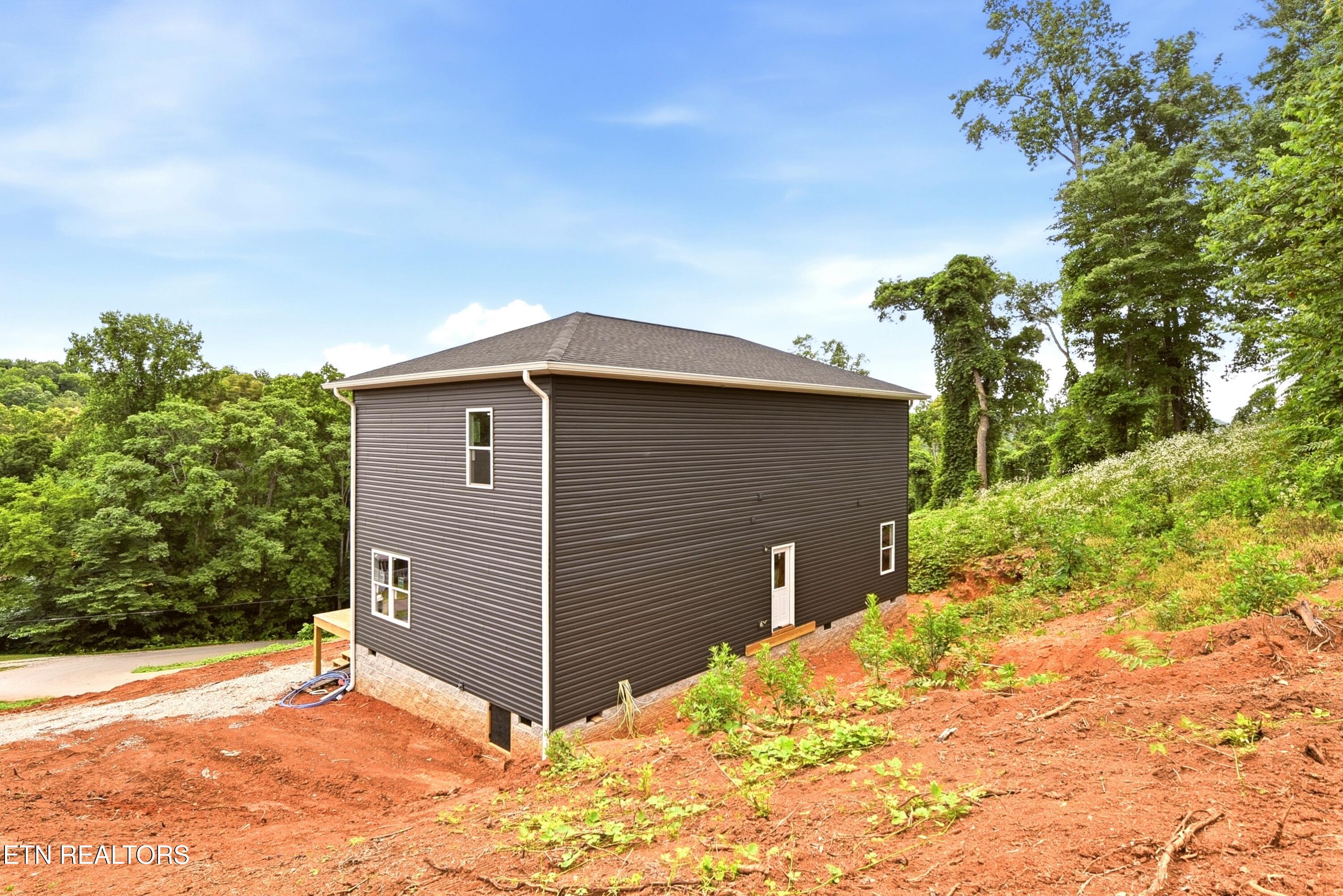 109 Breezeway Lane Caryville TN 37714