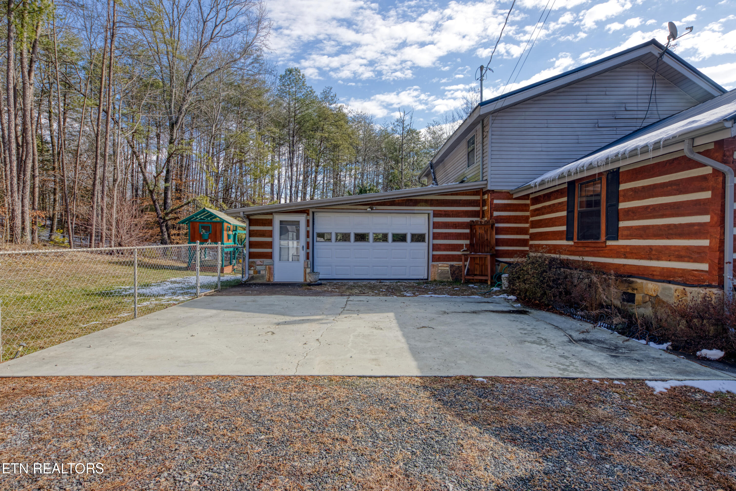 686 Thomas Road Sevierville TN 37876