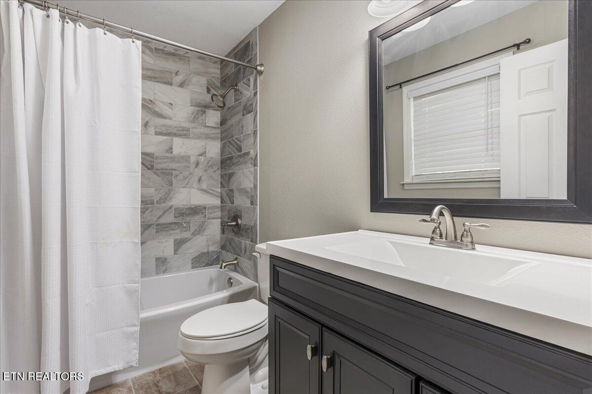 1217 Cedar Lane Etowah TN 37331