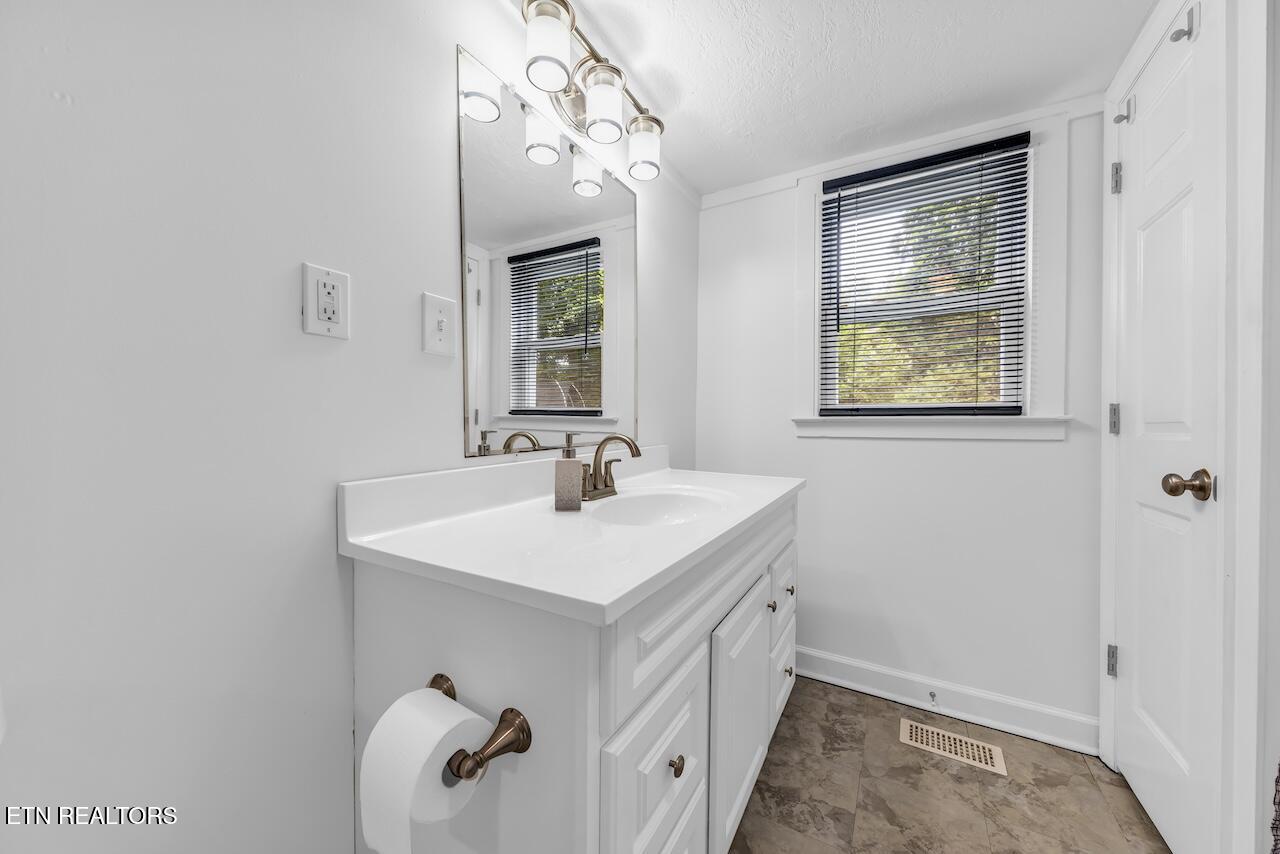 150 Yarnell Road Clinton TN 37716