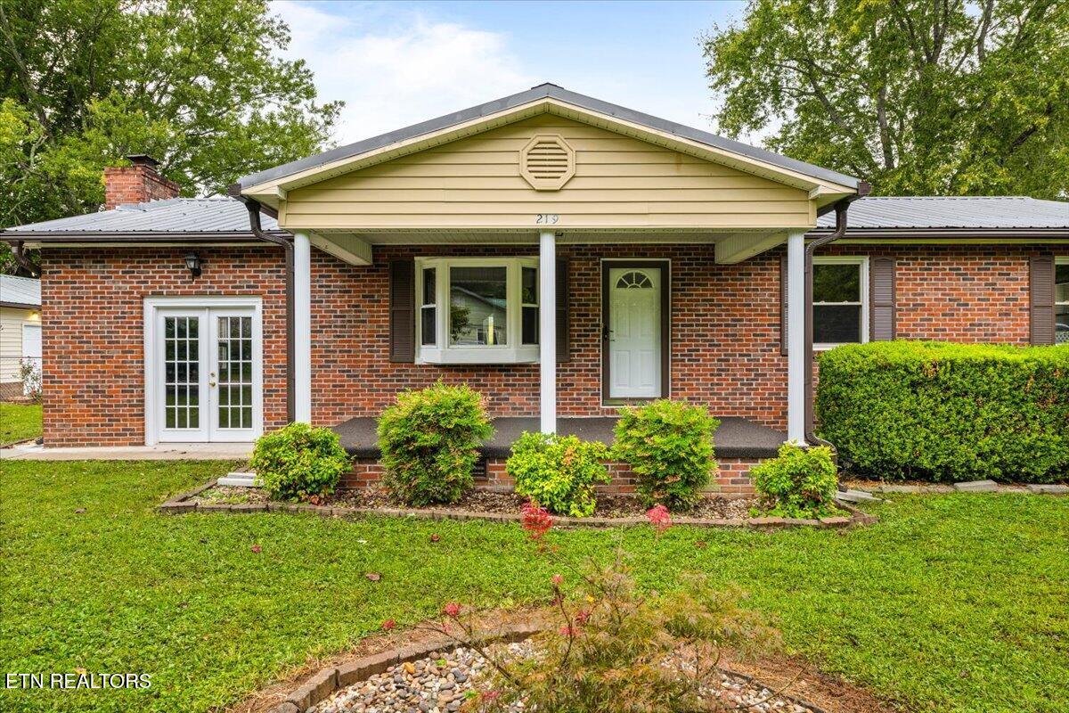 219 W Bowman Circle Lafollette TN 37766