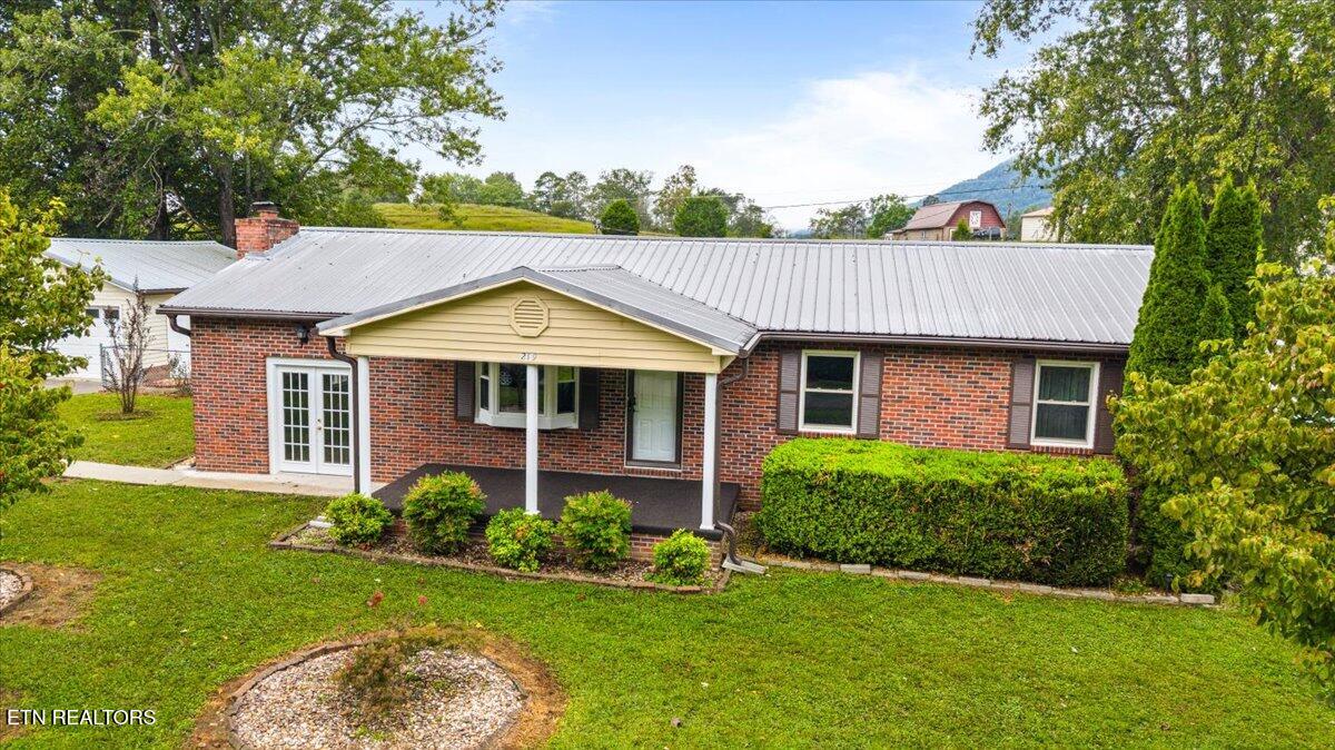 219 W Bowman Circle Lafollette TN 37766