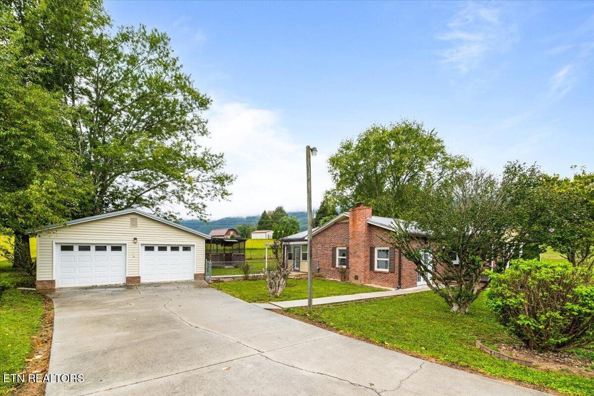 219 W Bowman Circle Lafollette TN 37766