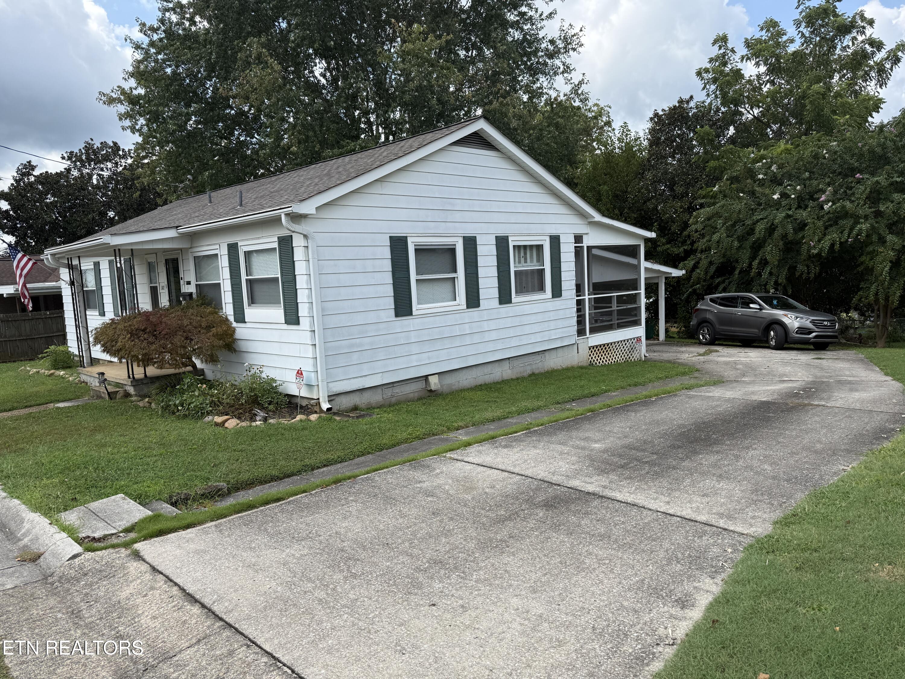 102 Victoria Road Oak Ridge TN 37830