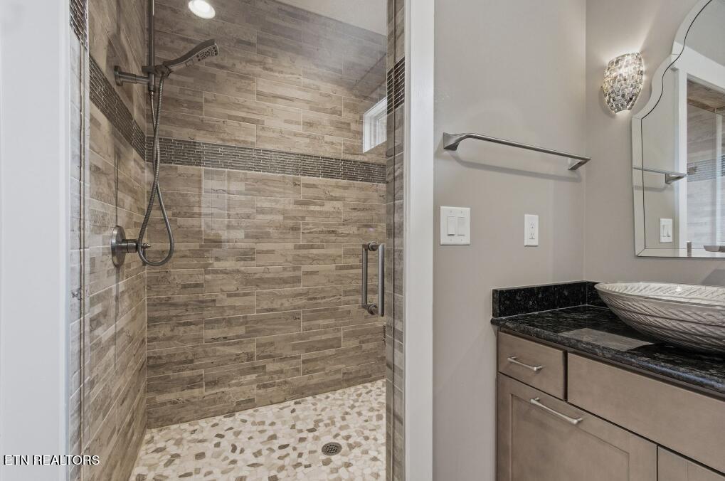 1617 Mountain Drive Lenoir City TN 37772