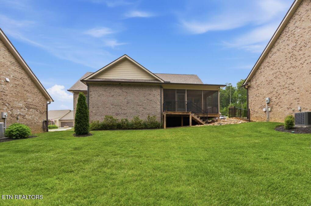 1617 Mountain Drive Lenoir City TN 37772