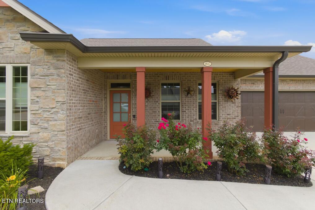 1617 Mountain Drive Lenoir City TN 37772