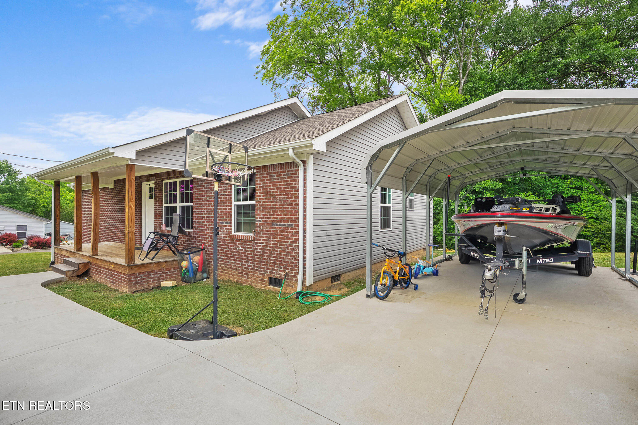 320 W Walnut Street Madisonville TN 37354