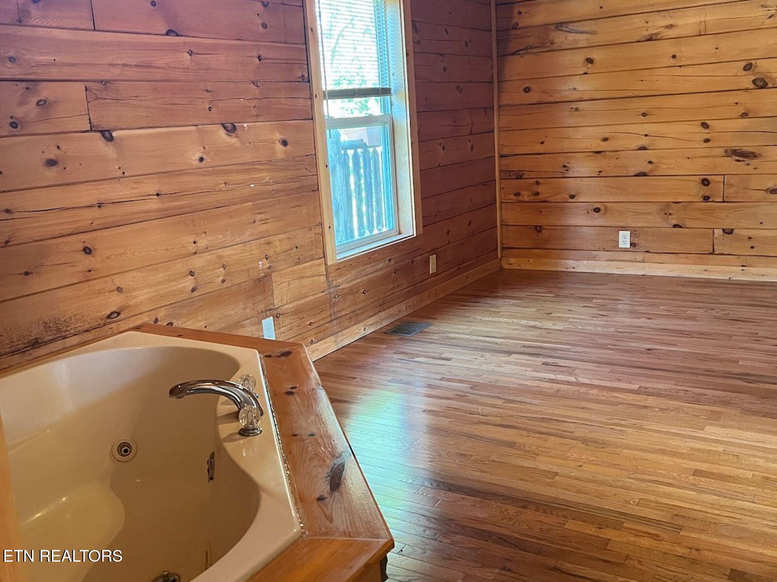 621 Magic Kingdom Lane Sevierville TN 37876