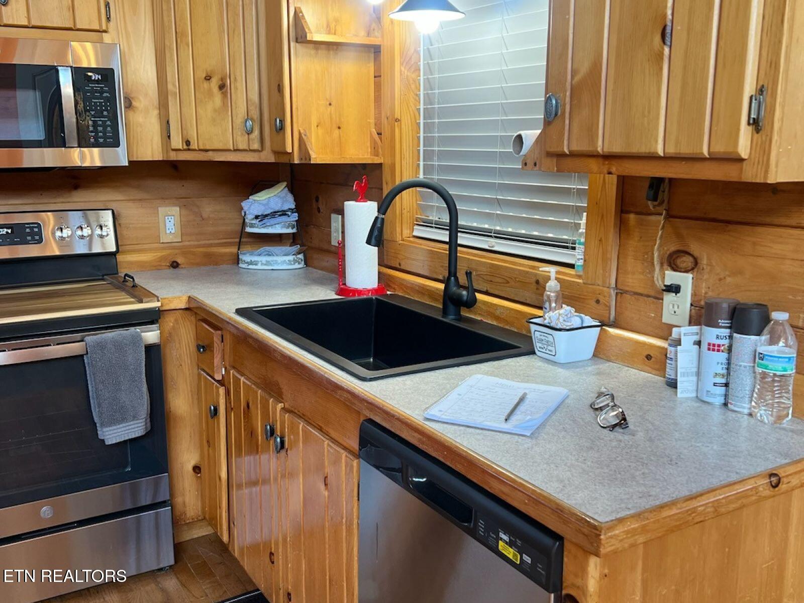 621 Magic Kingdom Lane Sevierville TN 37876