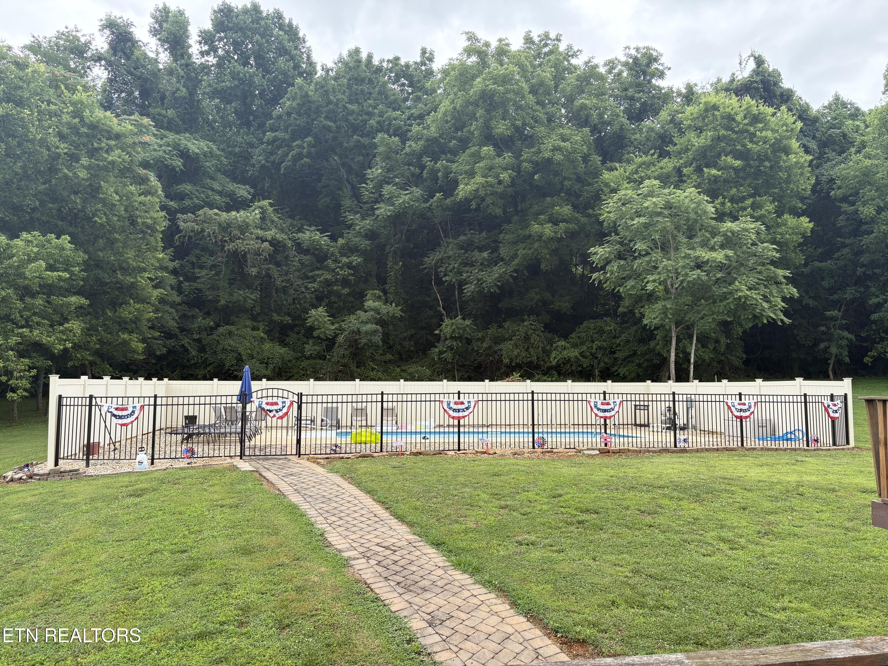 1757 River Road Kingston TN 37763