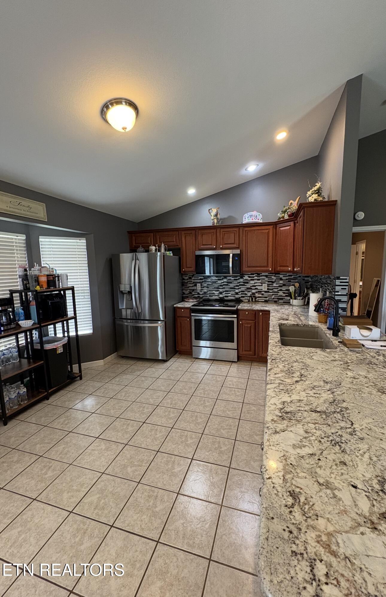 1757 River Road Kingston TN 37763