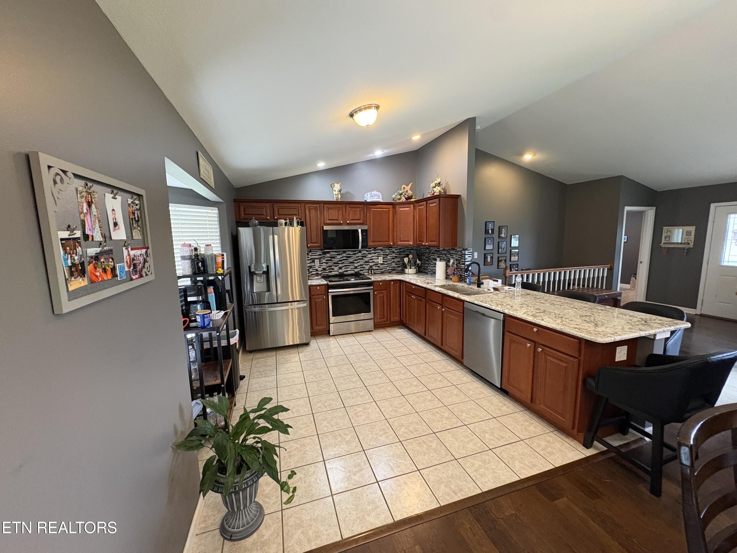 1757 River Road Kingston TN 37763