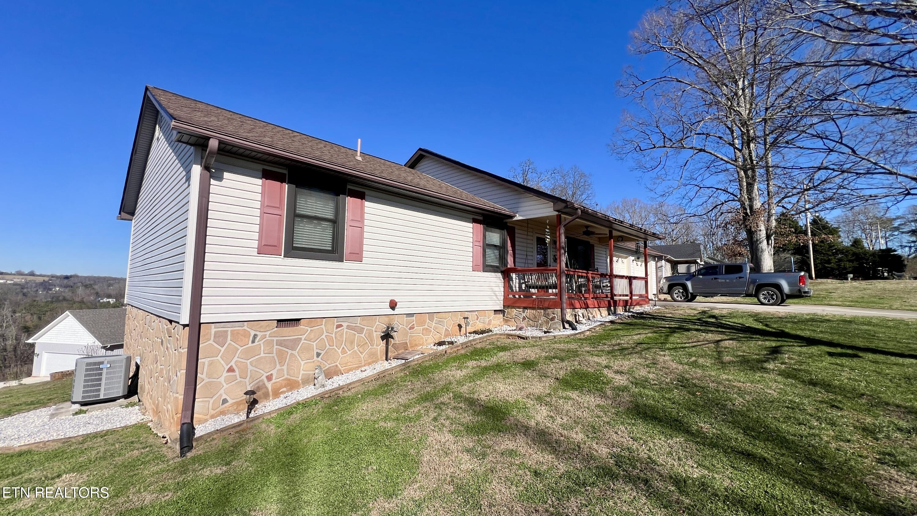 225 Oakwood Estates Drive Lenoir City TN 37772