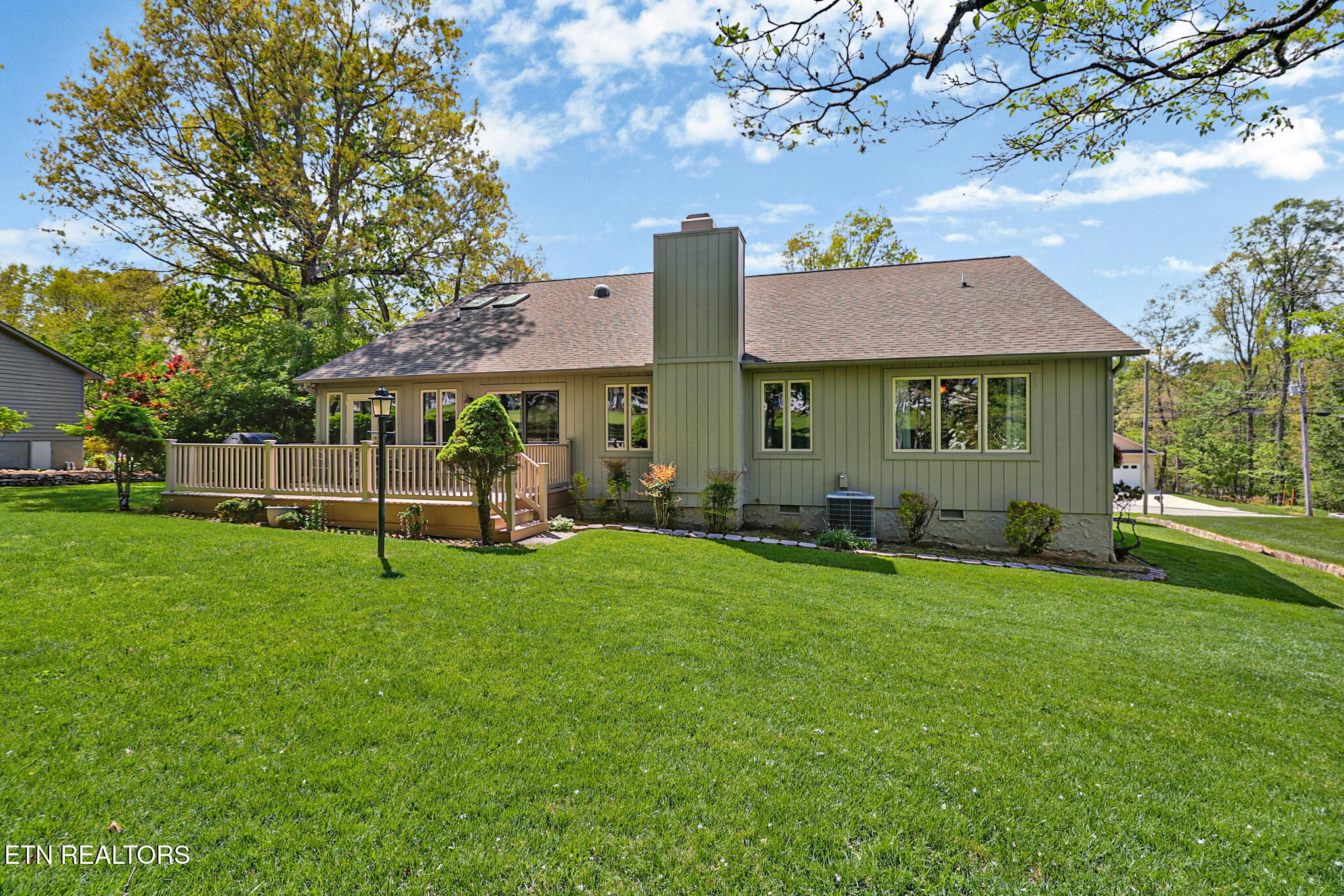 15 Kingsboro Lane Crossville TN 38558