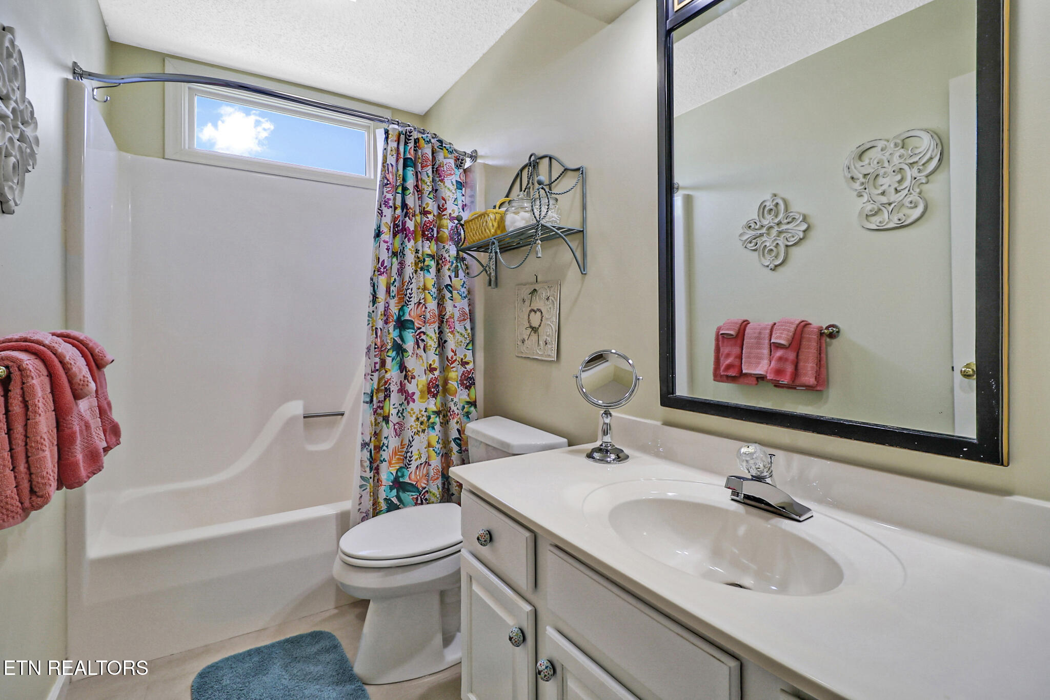 15 Kingsboro Lane Crossville TN 38558