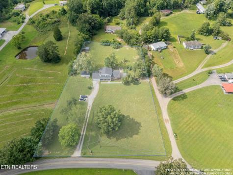 624 Back Valley Road Oliver Springs TN 37840