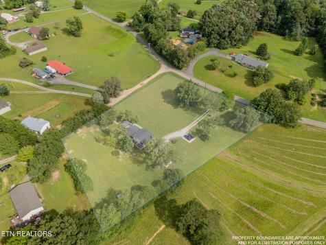 624 Back Valley Road Oliver Springs TN 37840