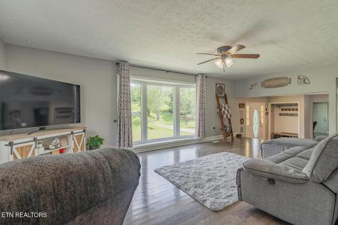 624 Back Valley Road Oliver Springs TN 37840