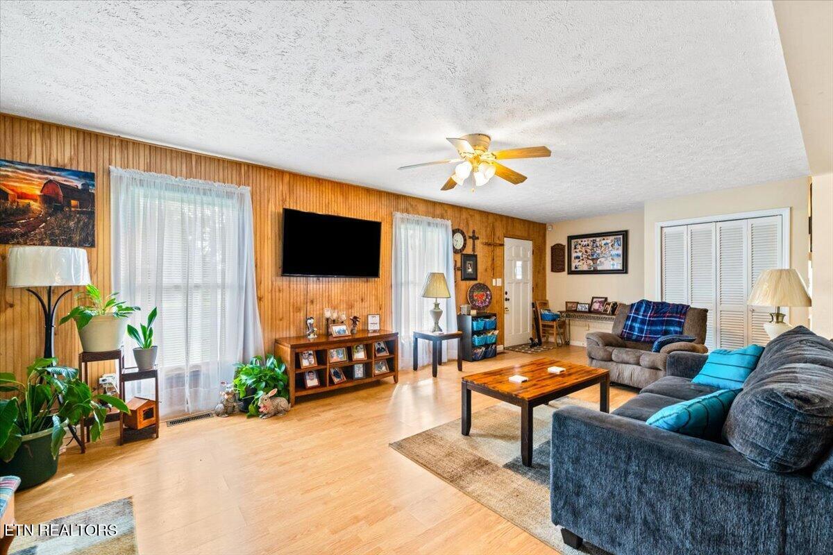 177 Thomas Road Speedwell TN 37870