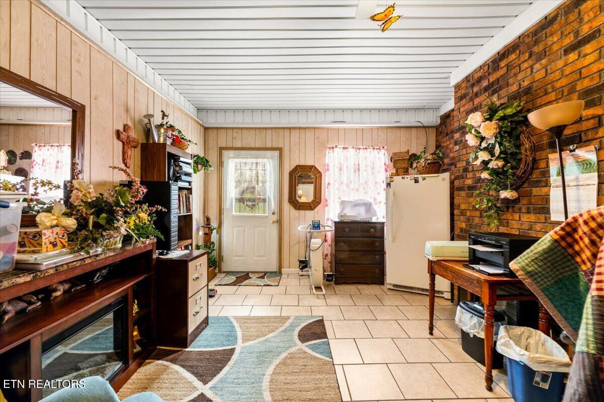 177 Thomas Road Speedwell TN 37870