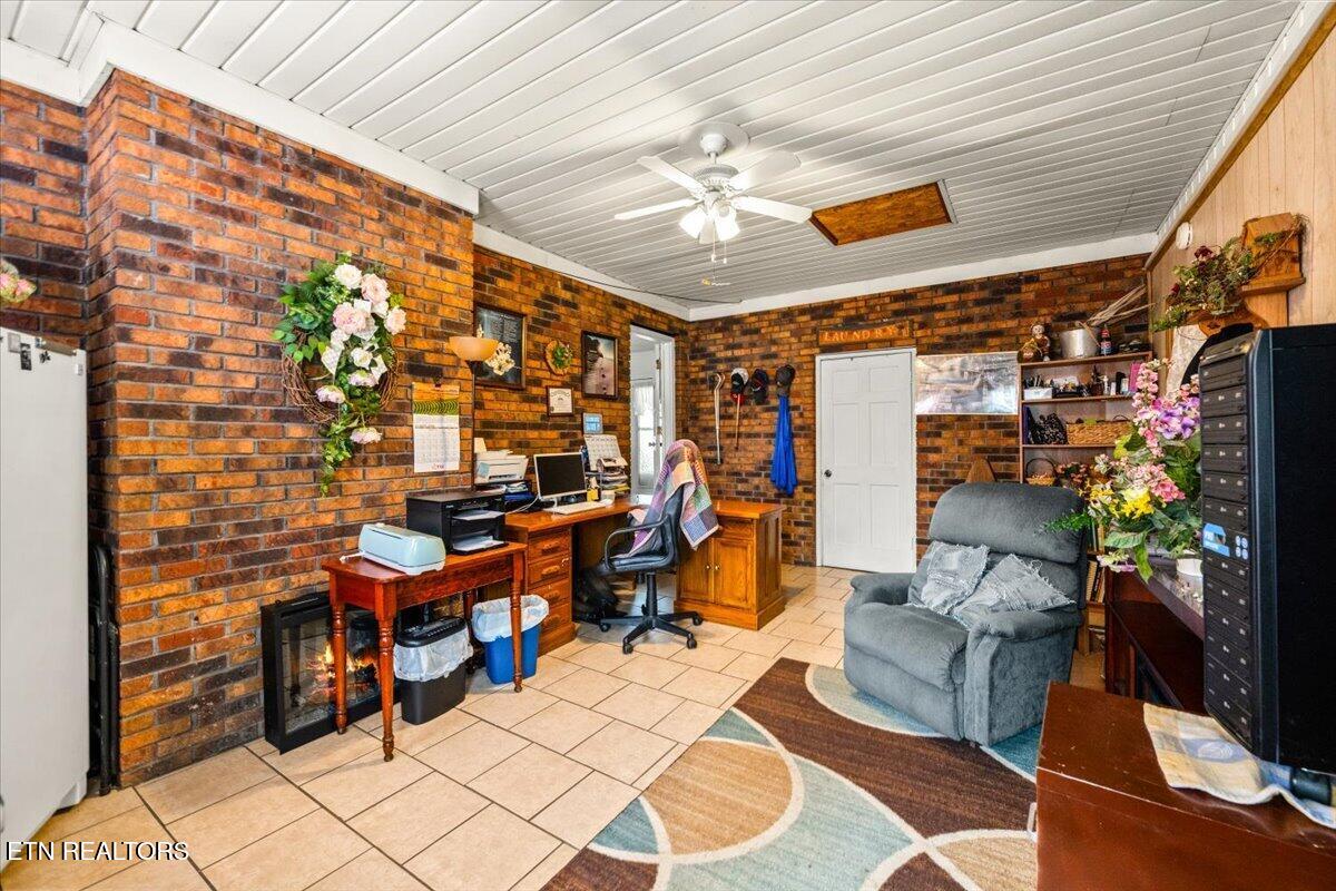 177 Thomas Road Speedwell TN 37870