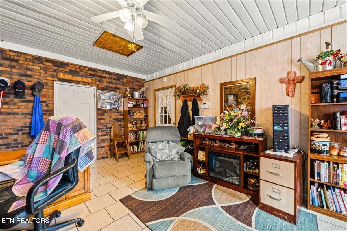 177 Thomas Road Speedwell TN 37870
