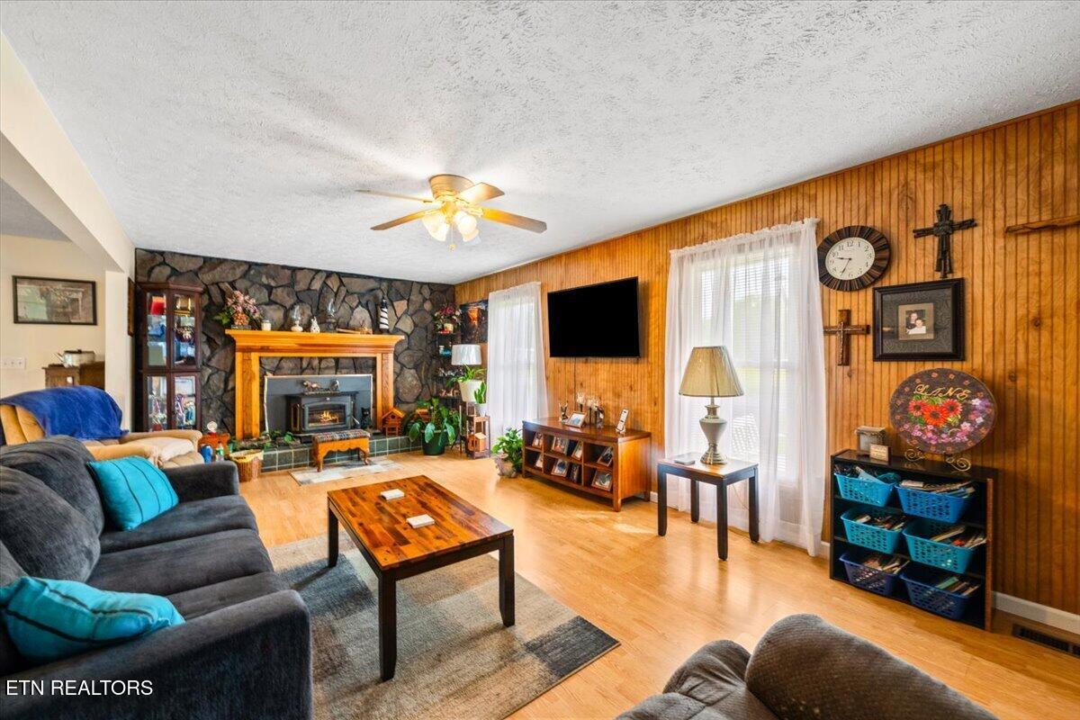 177 Thomas Road Speedwell TN 37870