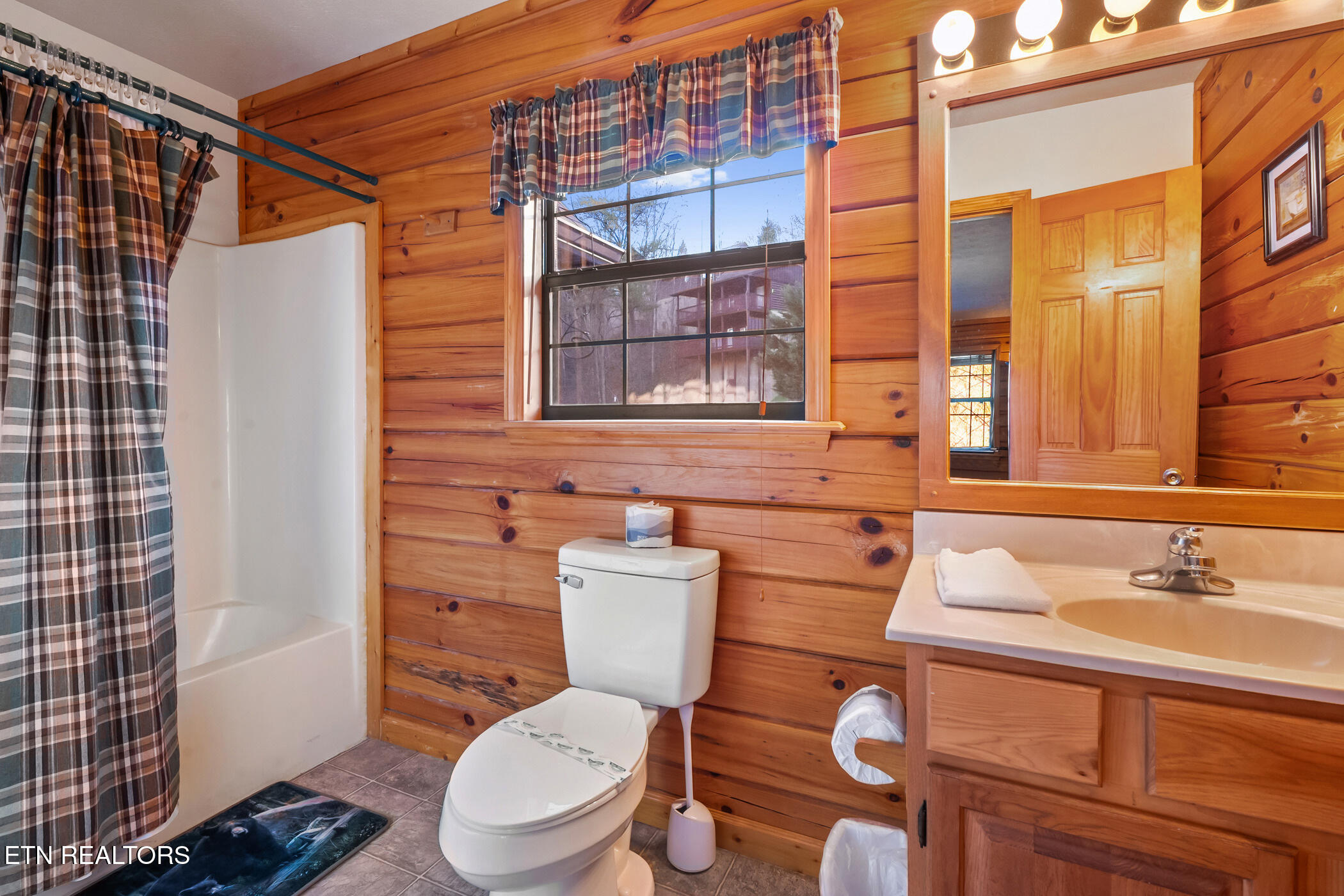 1509 Bears Den Way Sevierville TN 37862
