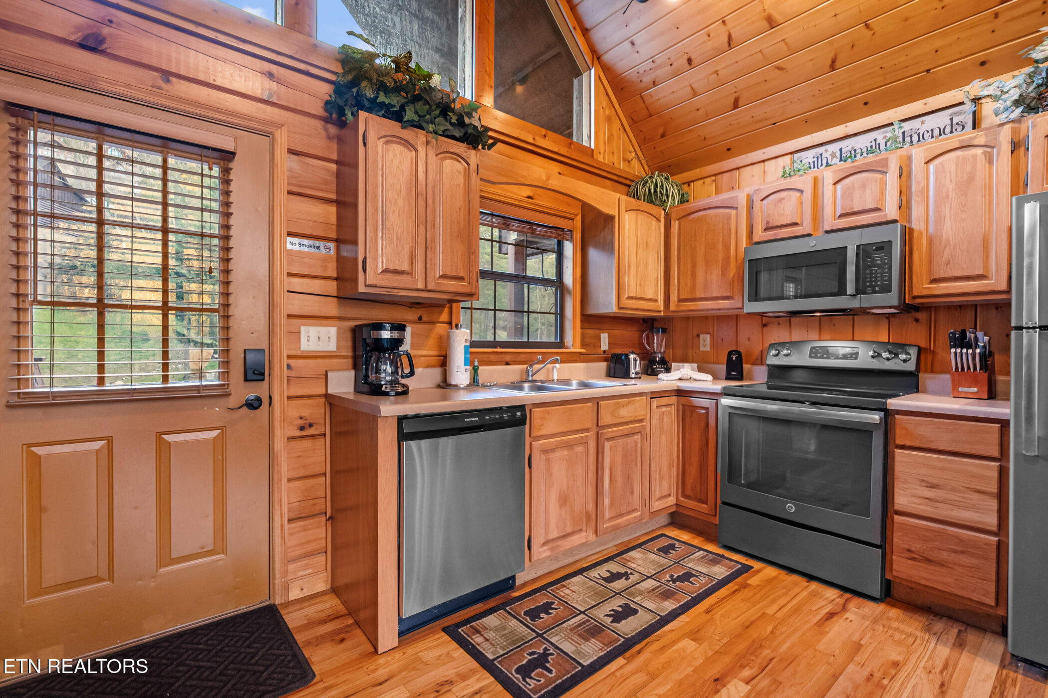 1509 Bears Den Way Sevierville TN 37862