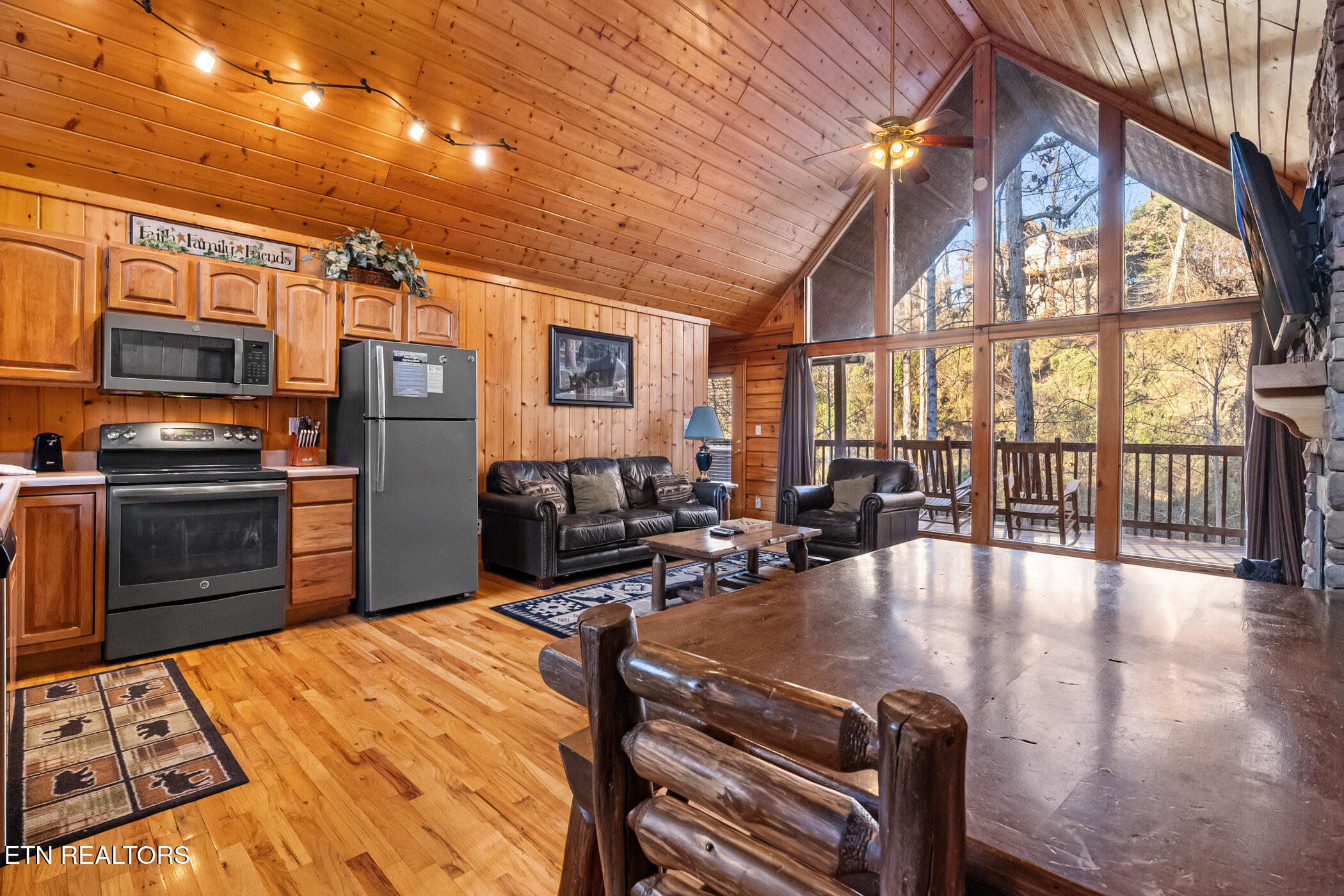 1509 Bears Den Way Sevierville TN 37862
