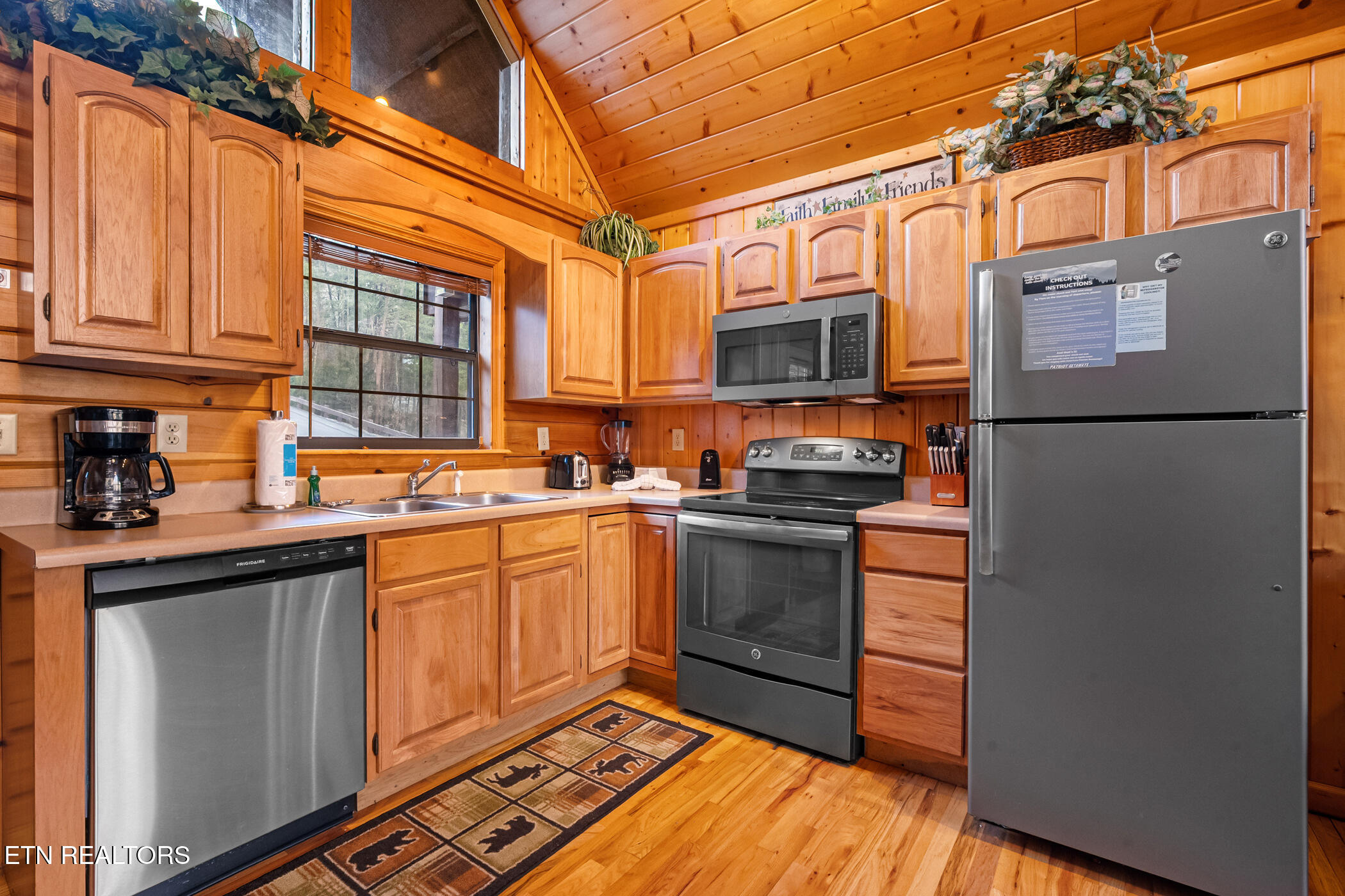 1509 Bears Den Way Sevierville TN 37862