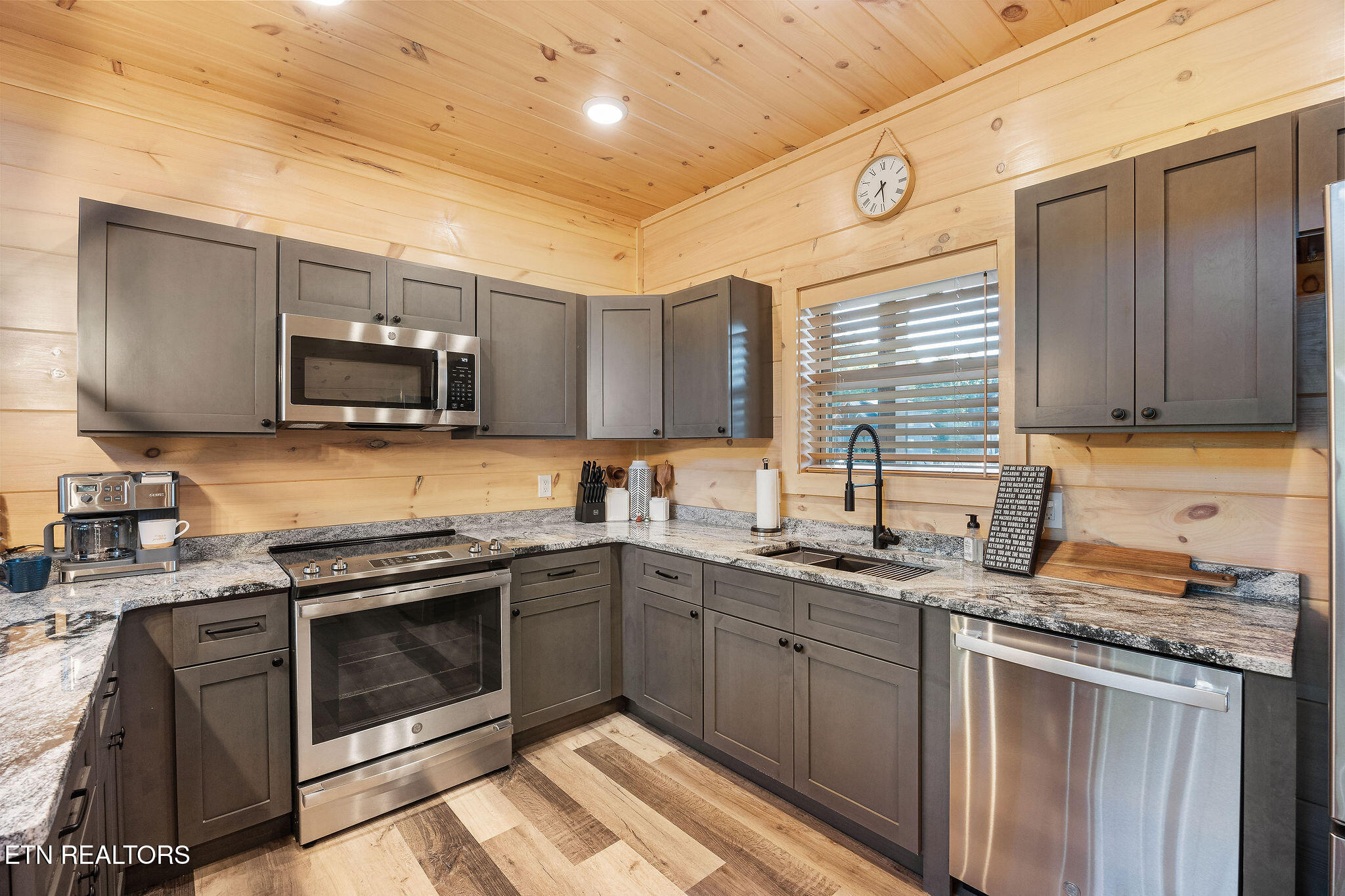519 Warbonnet Way Pigeon Forge TN 37863