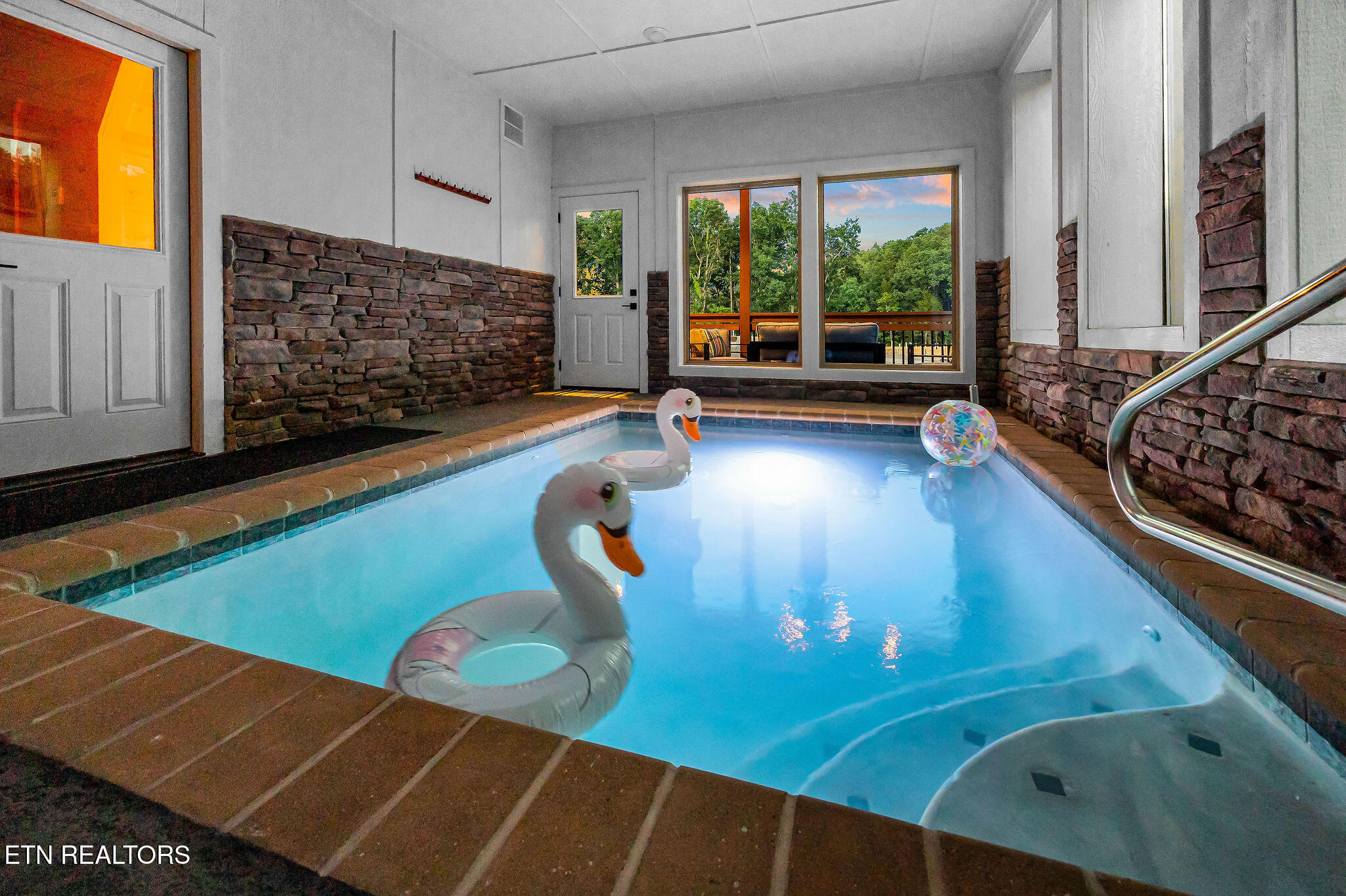 519 Warbonnet Way Pigeon Forge TN 37863