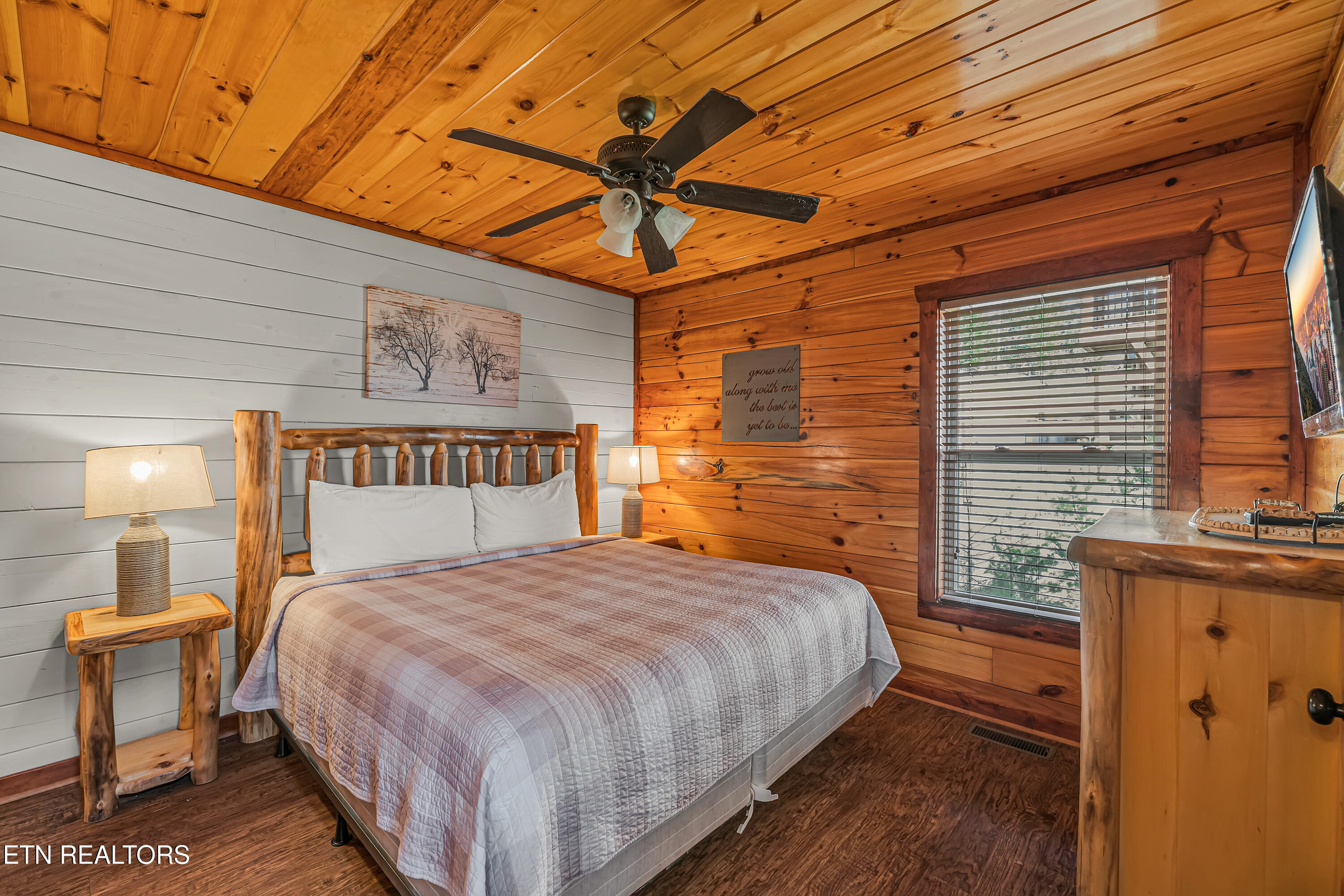 4836 Highland Place Way Pigeon Forge TN 37863