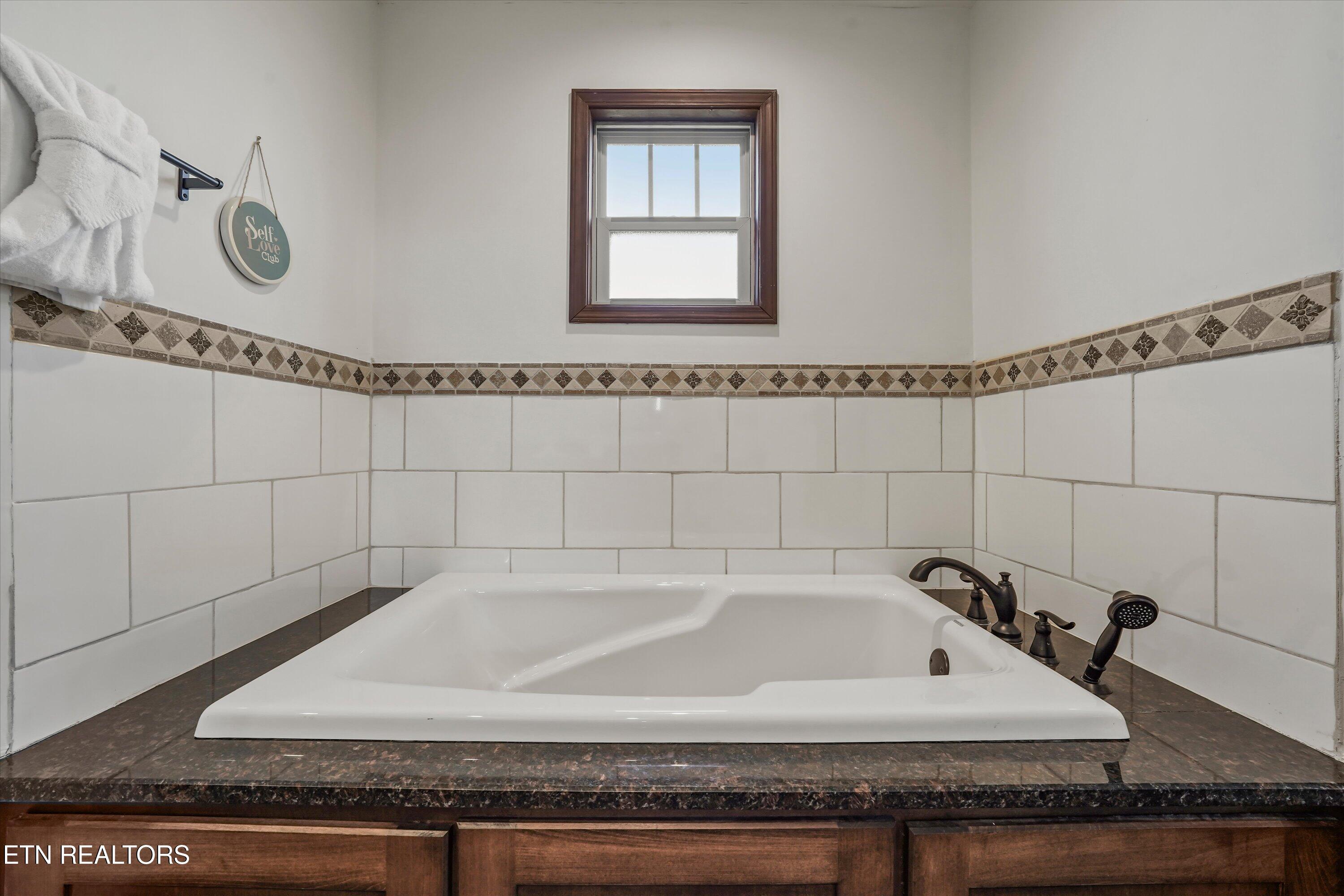 2784 Maplecrest Lane Sevierville TN 37876