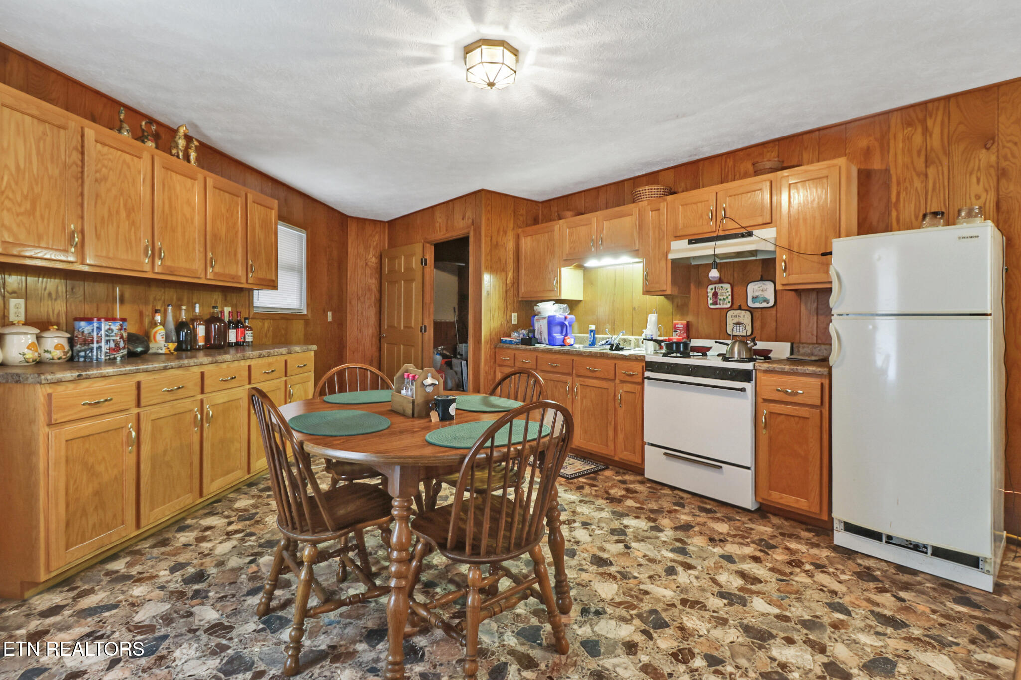 1017 Hinch Mountain Road Crossville TN 38555