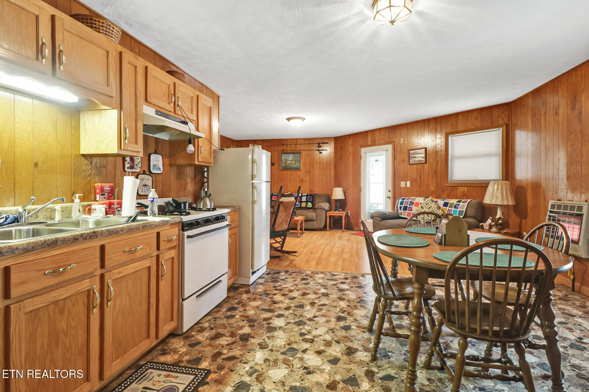 1017 Hinch Mountain Road Crossville TN 38555