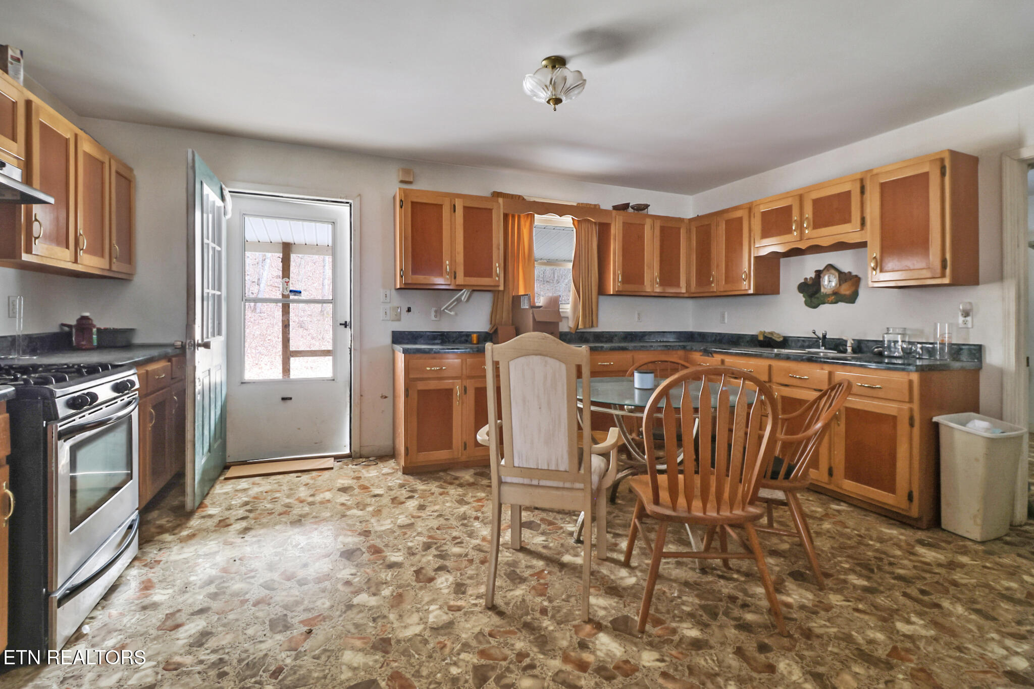 1017 Hinch Mountain Road Crossville TN 38555