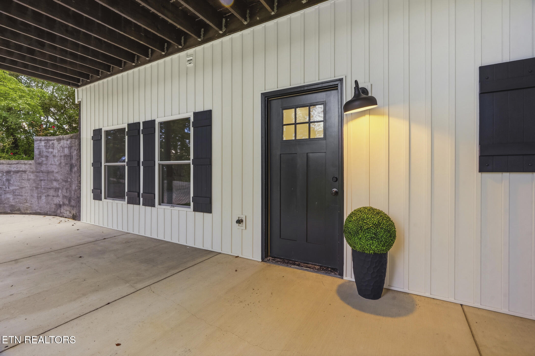 136 Log Lane Jacksboro TN 37757