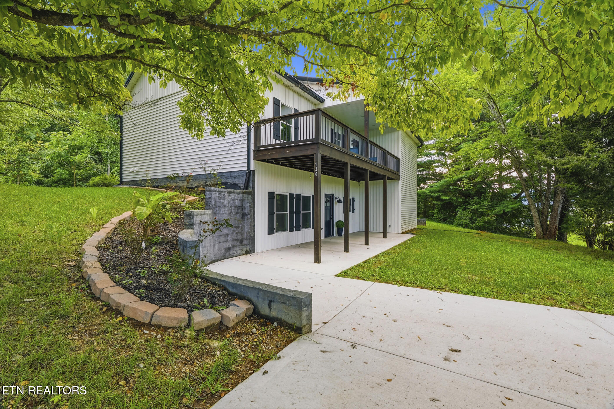 136 Log Lane Jacksboro TN 37757