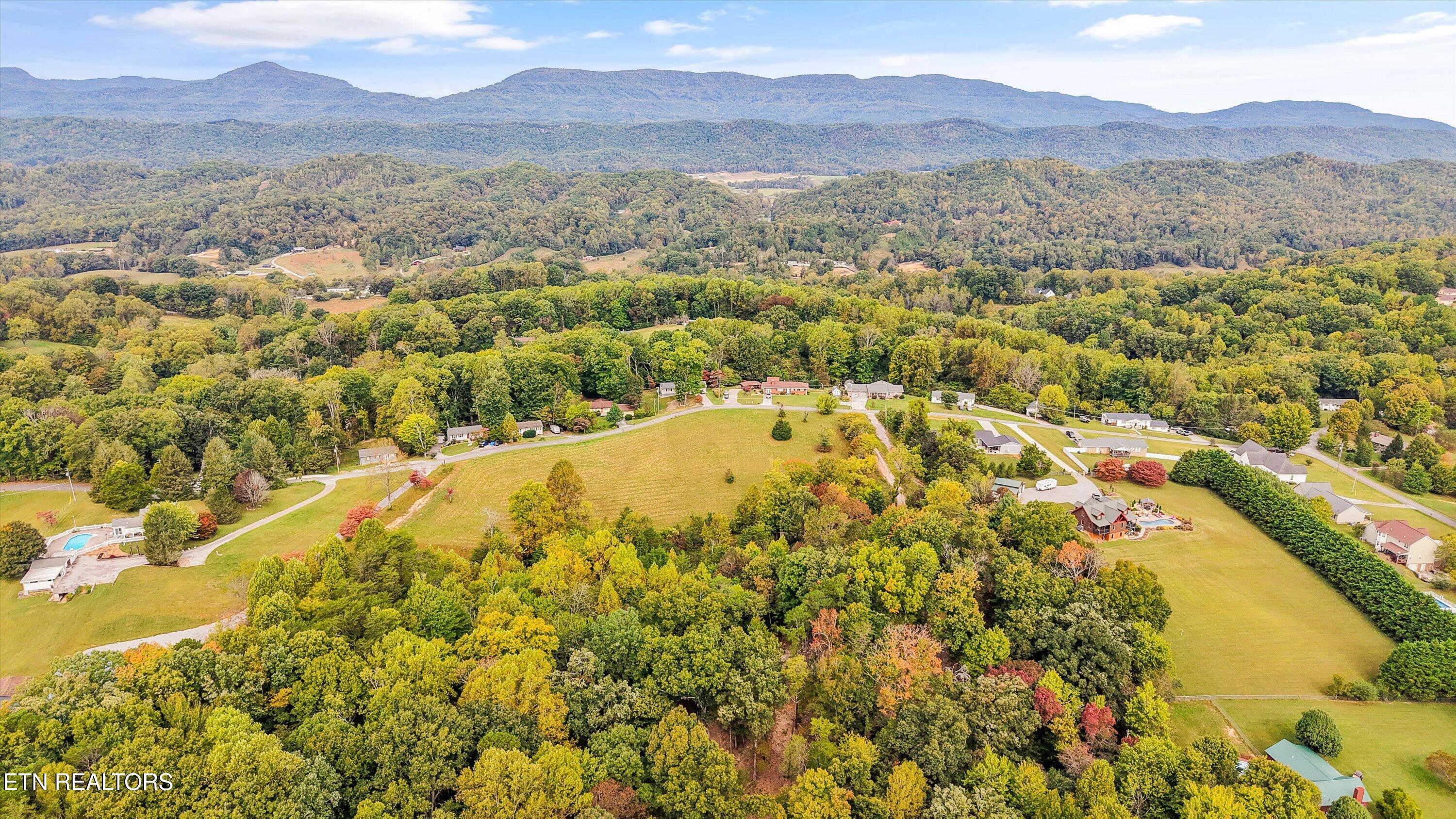 225 Pleasant View Loop Clinton TN 37716