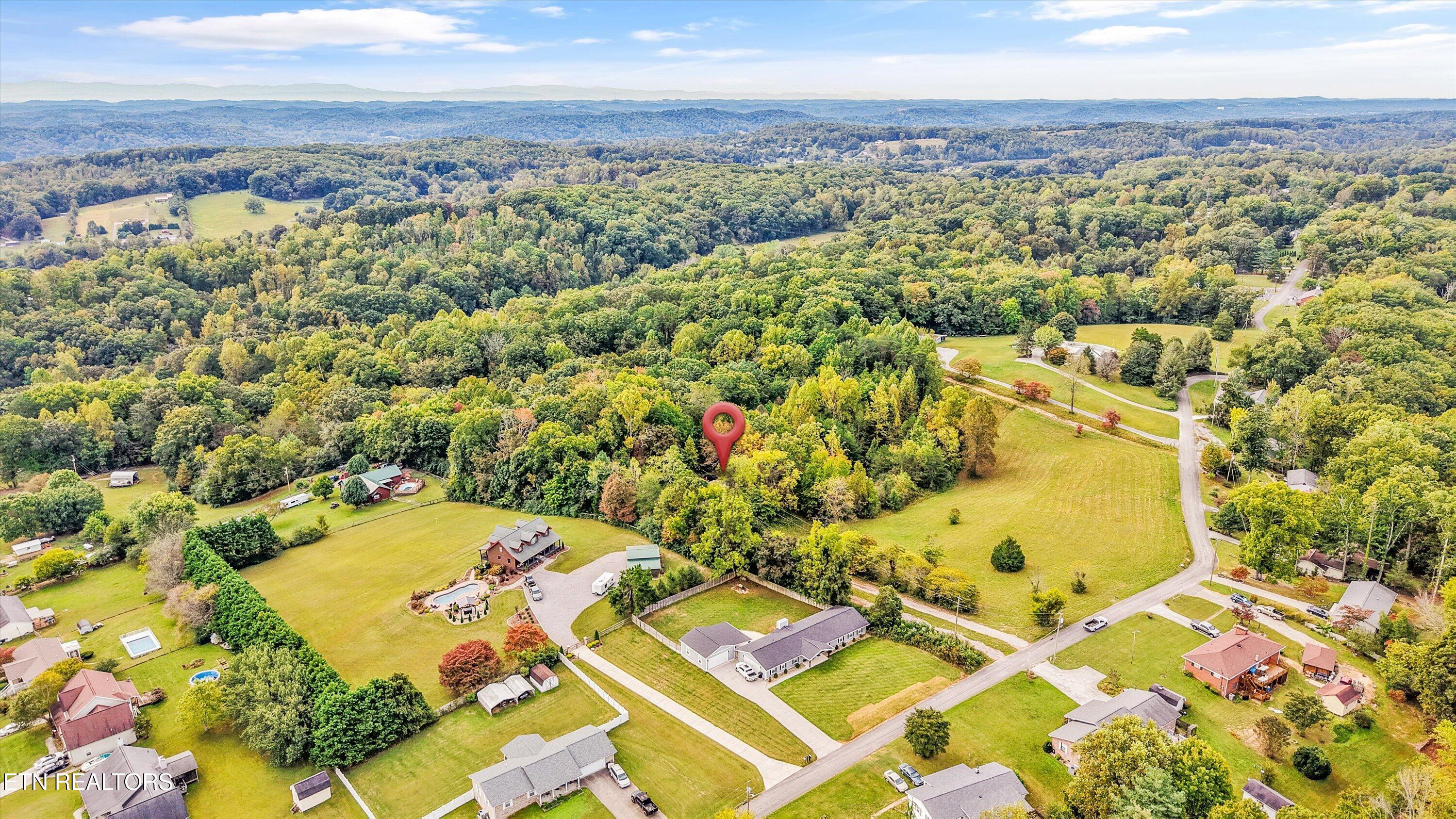 225 Pleasant View Loop Clinton TN 37716